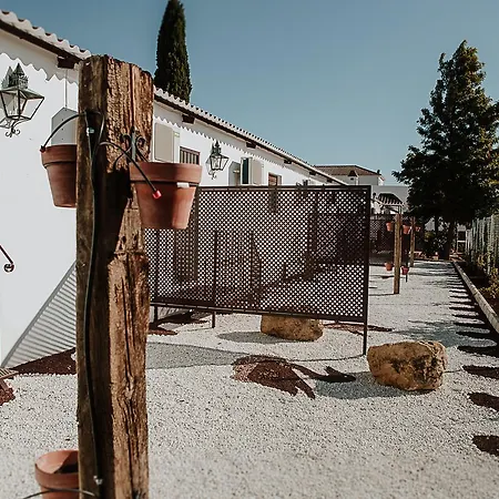 مزرعة للإقامة Cortijo Santa Clara كارمونا